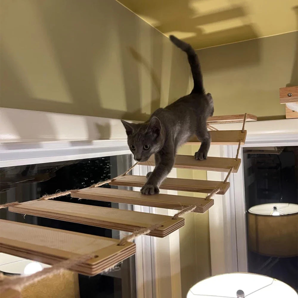 Arbre a chat Mural en Bois — Pont suspendu Cat Aventure